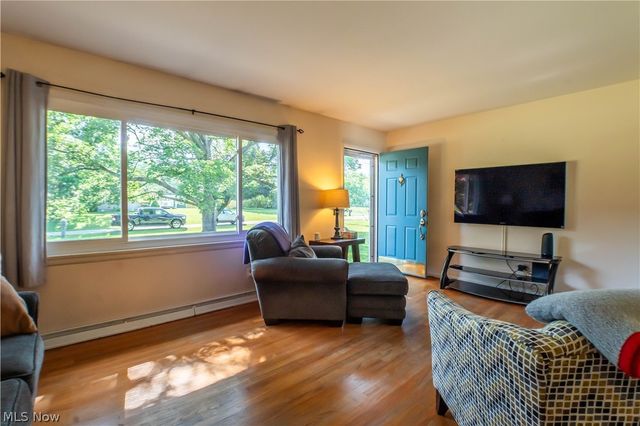 11255 Eleanor Avenue NE, Hartville, OH 44632