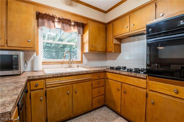 11255 Eleanor Avenue NE, Hartville, OH 44632