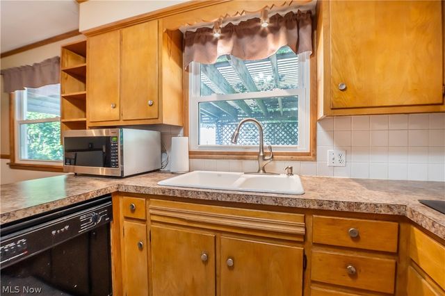 11255 Eleanor Avenue NE, Hartville, OH 44632