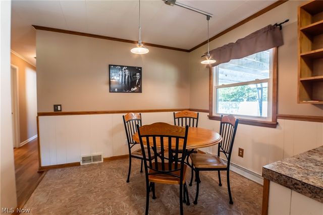 11255 Eleanor Avenue NE, Hartville, OH 44632