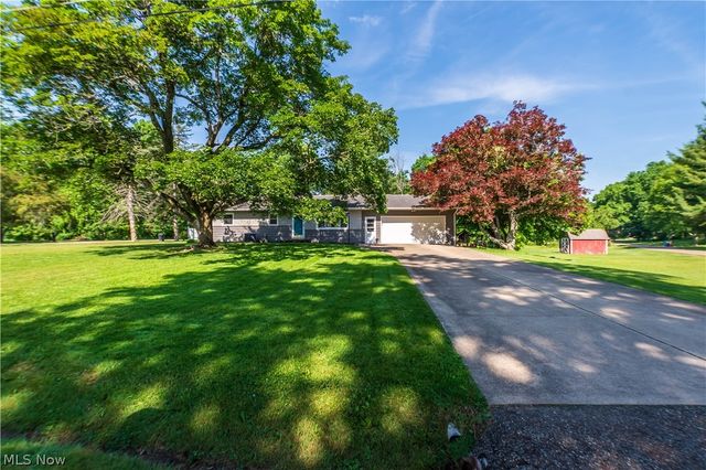 11255 Eleanor Avenue NE, Hartville, OH 44632