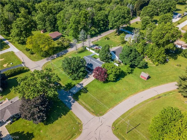 11255 Eleanor Avenue NE, Hartville, OH 44632