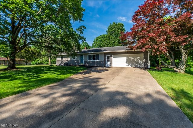 11255 Eleanor Avenue NE, Hartville, OH 44632