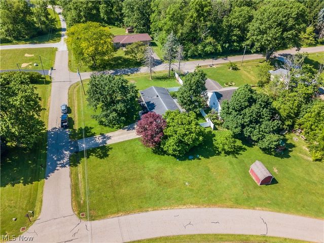 11255 Eleanor Avenue NE, Hartville, OH 44632