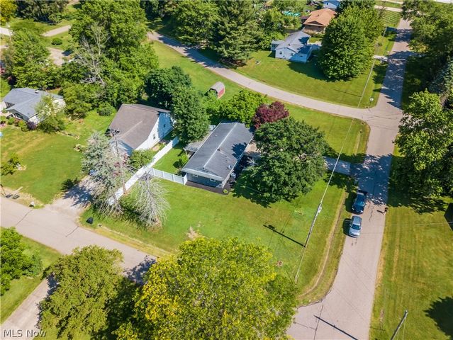 11255 Eleanor Avenue NE, Hartville, OH 44632