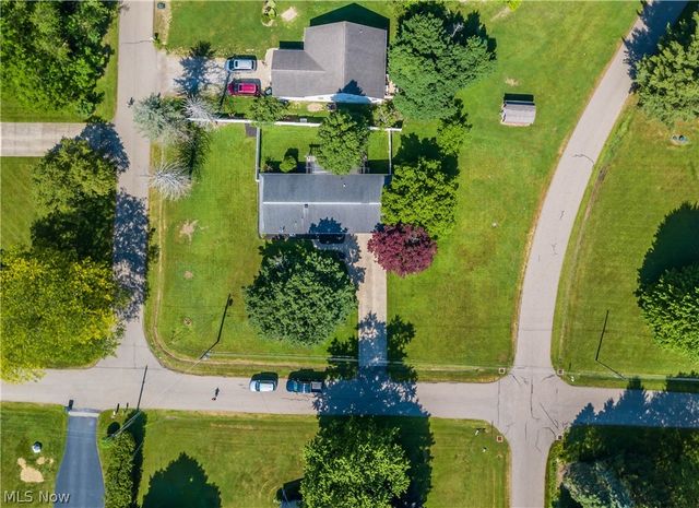 11255 Eleanor Avenue NE, Hartville, OH 44632