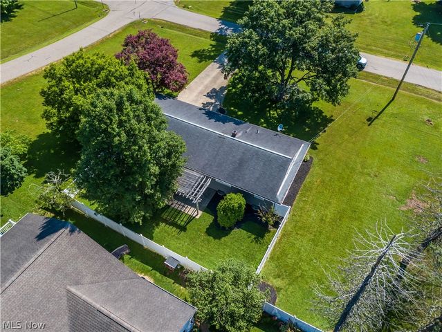 11255 Eleanor Avenue NE, Hartville, OH 44632