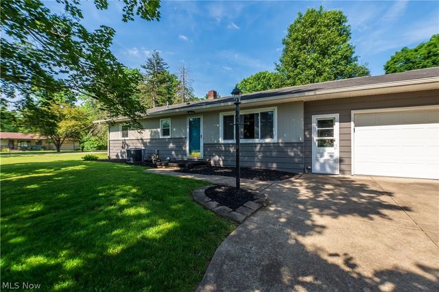 11255 Eleanor Avenue NE, Hartville, OH 44632