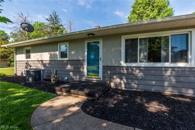 11255 Eleanor Avenue NE, Hartville, OH 44632