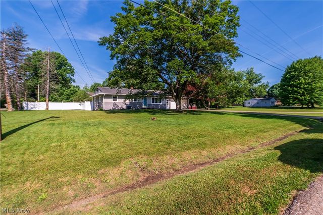 11255 Eleanor Avenue NE, Hartville, OH 44632