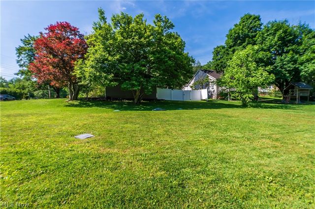 11255 Eleanor Avenue NE, Hartville, OH 44632