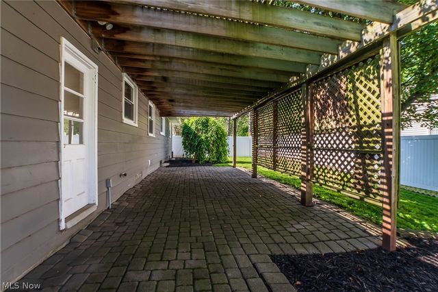 11255 Eleanor Avenue NE, Hartville, OH 44632