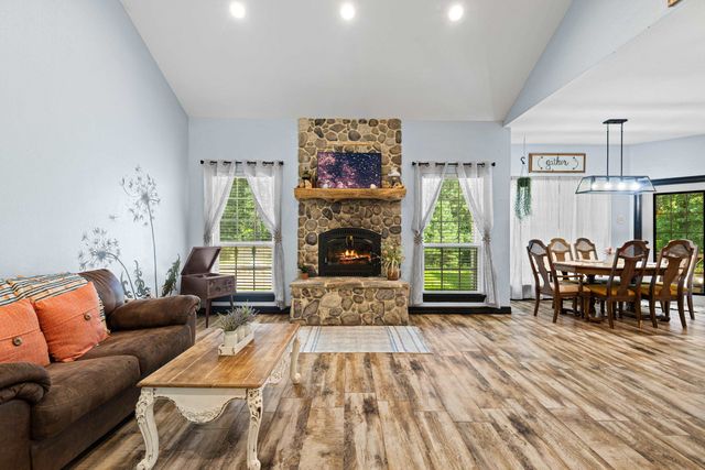 13054 County Road 2127, Henderson, TX 75652