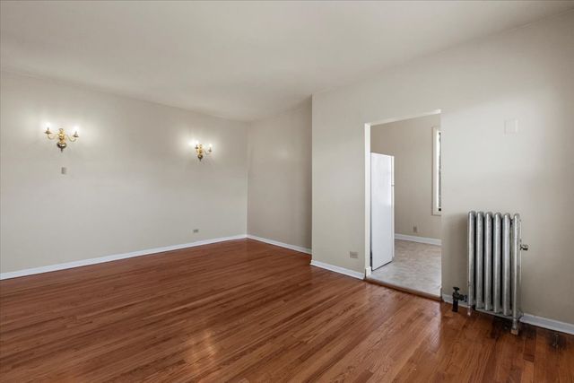 1934 E 74th Street 201, Chicago, IL 60649