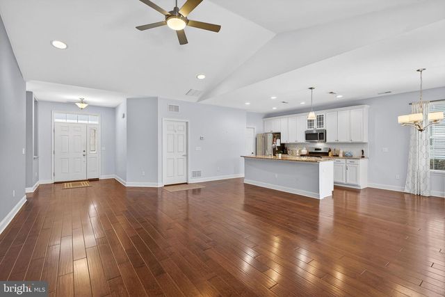 10 NORWALK LN, Barnegat, NJ 08005