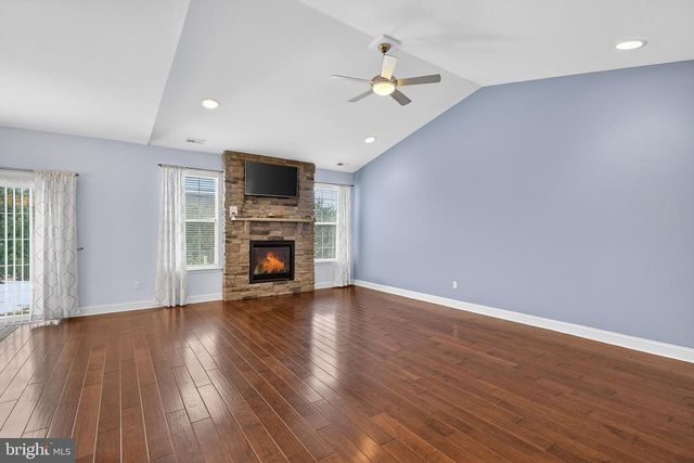 10 NORWALK LN, Barnegat, NJ 08005