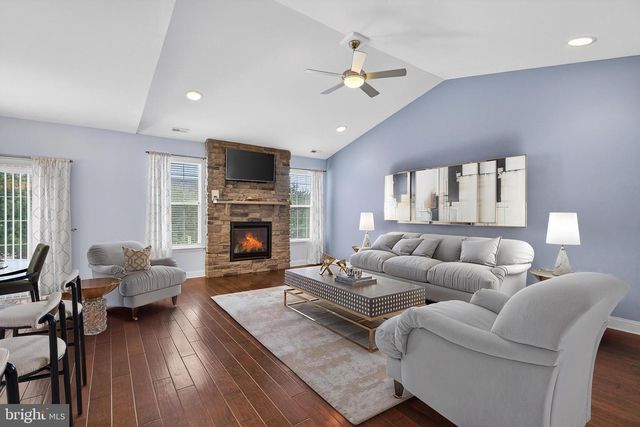 10 NORWALK LN, Barnegat, NJ 08005