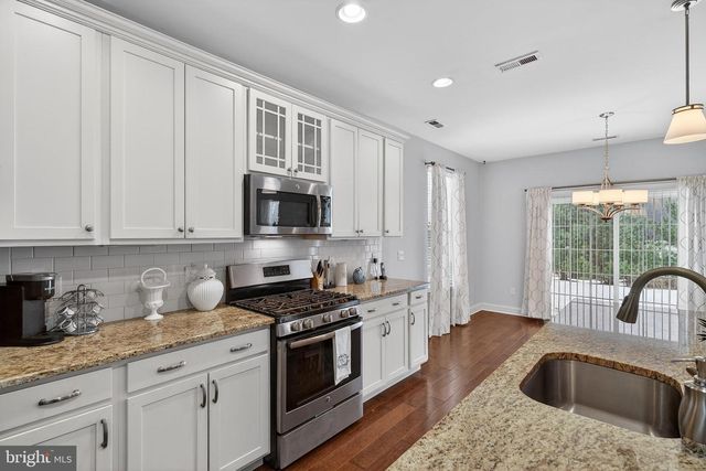 10 NORWALK LN, Barnegat, NJ 08005