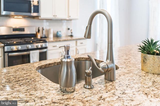 10 NORWALK LN, Barnegat, NJ 08005