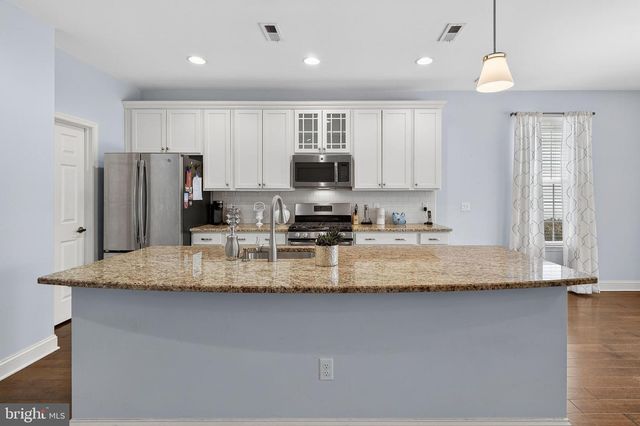 10 NORWALK LN, Barnegat, NJ 08005