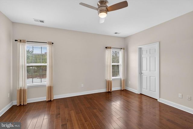 10 NORWALK LN, Barnegat, NJ 08005