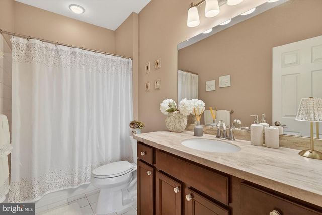 10 NORWALK LN, Barnegat, NJ 08005