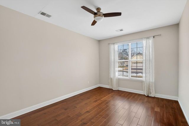 10 NORWALK LN, Barnegat, NJ 08005