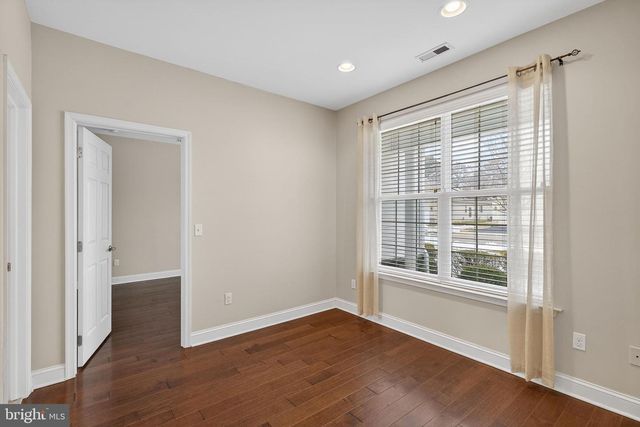 10 NORWALK LN, Barnegat, NJ 08005