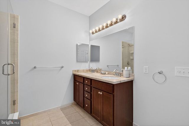 10 NORWALK LN, Barnegat, NJ 08005