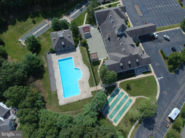 10 NORWALK LN, Barnegat, NJ 08005