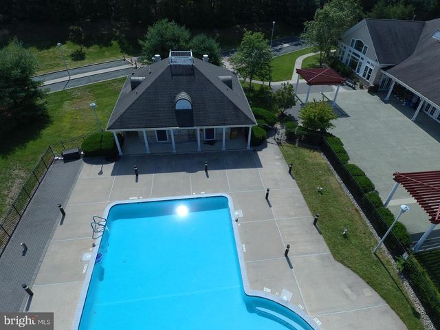 10 NORWALK LN, Barnegat, NJ 08005