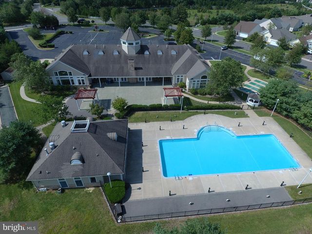 10 NORWALK LN, Barnegat, NJ 08005