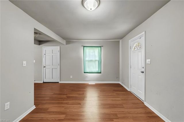 48 Gillis RD, Portsmouth, VA 23702