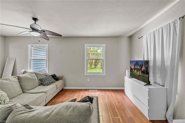 48 Gillis RD, Portsmouth, VA 23702