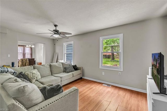 48 Gillis RD, Portsmouth, VA 23702