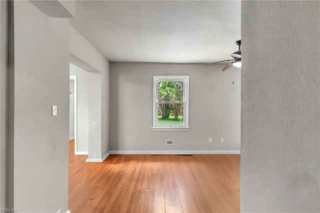 48 Gillis RD, Portsmouth, VA 23702