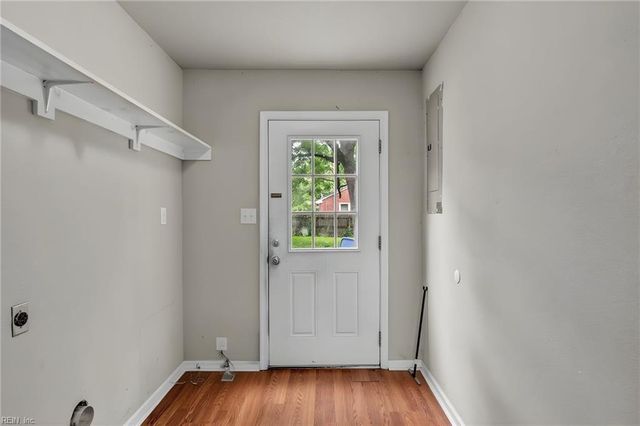 48 Gillis RD, Portsmouth, VA 23702