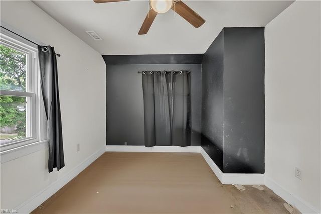 48 Gillis RD, Portsmouth, VA 23702