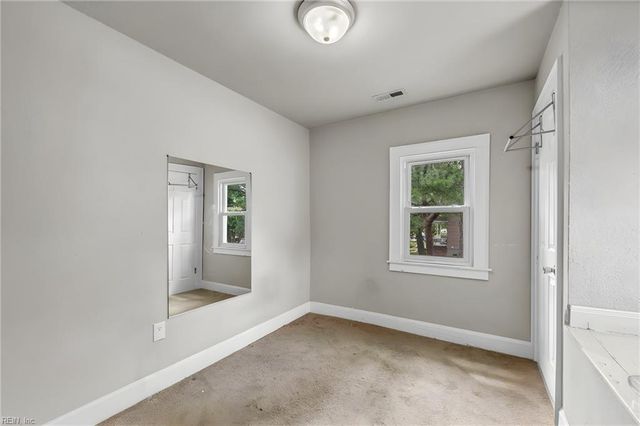 48 Gillis RD, Portsmouth, VA 23702