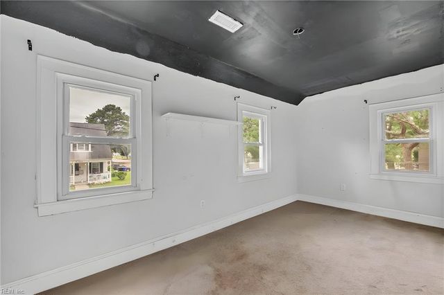 48 Gillis RD, Portsmouth, VA 23702