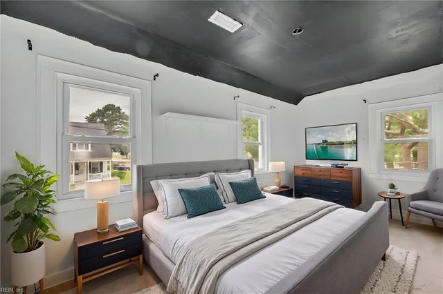 48 Gillis RD, Portsmouth, VA 23702