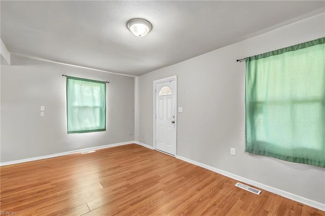 48 Gillis RD, Portsmouth, VA 23702