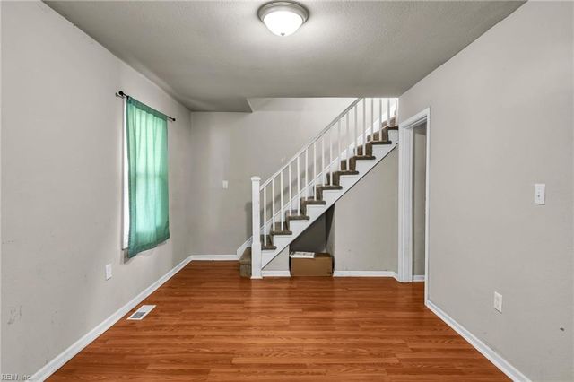 48 Gillis RD, Portsmouth, VA 23702