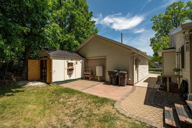 418 S Charles STREET, Oconomowoc, WI 53066
