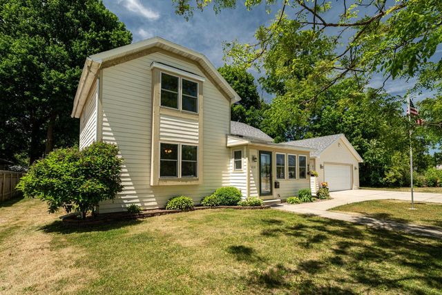 418 S Charles STREET, Oconomowoc, WI 53066