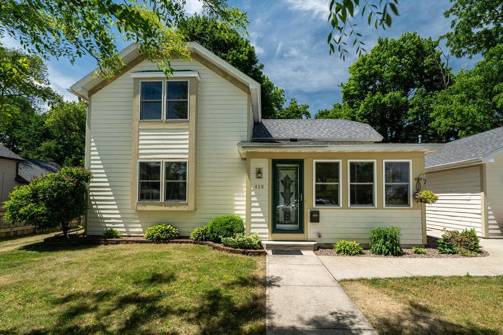 418 S Charles STREET, Oconomowoc, WI 53066