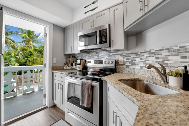 2161 NE 42nd Court 215, Lighthouse Point, FL 33064