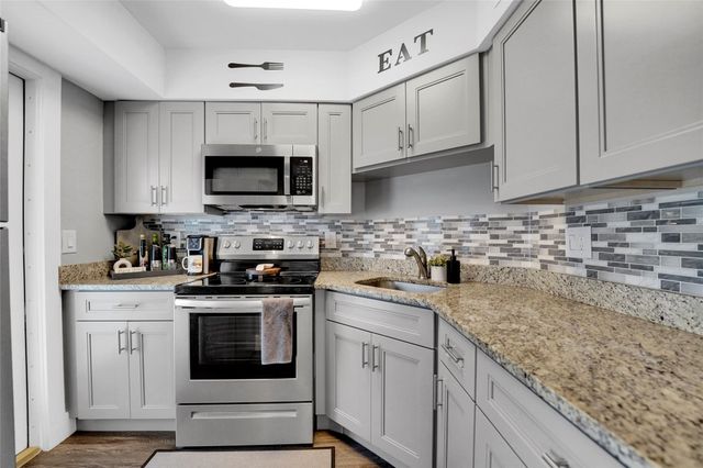 2161 NE 42nd Court 215, Lighthouse Point, FL 33064