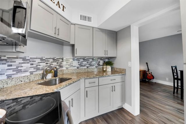 2161 NE 42nd Court 215, Lighthouse Point, FL 33064