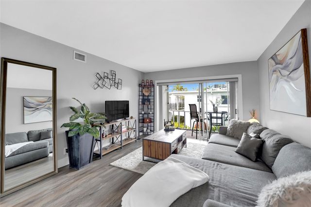 2161 NE 42nd Court 215, Lighthouse Point, FL 33064